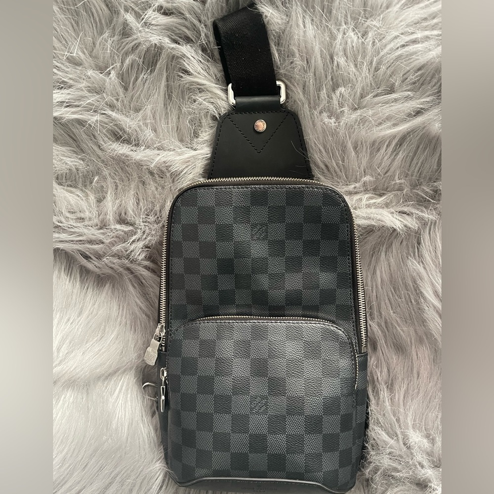 Louis Vuitton Avenue slingbag in Damier graphite